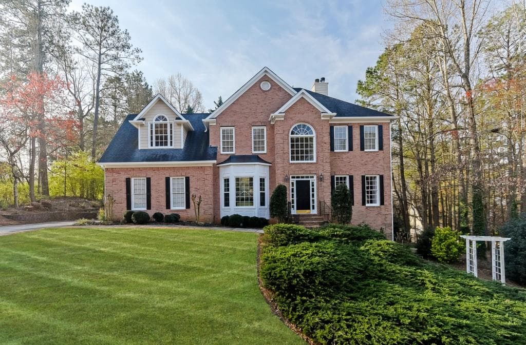 4 bedroom, 4,020 sq ft single family residence sold at 3045 Fenwood Trail, Roswell, GA 30075