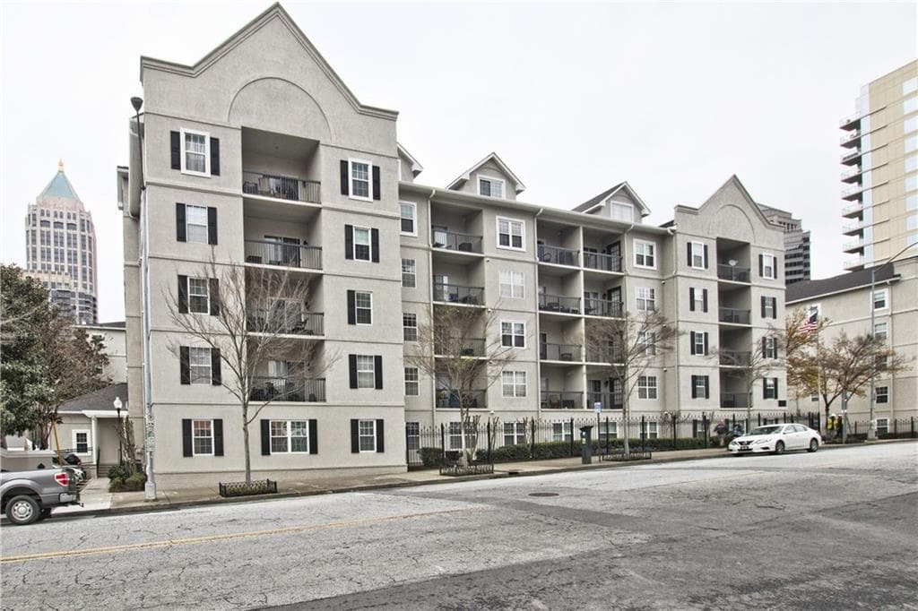 1 bedroom, 730 sq ft condominium sold at 1074 Peachtree Walk B220, Atlanta, GA 30309