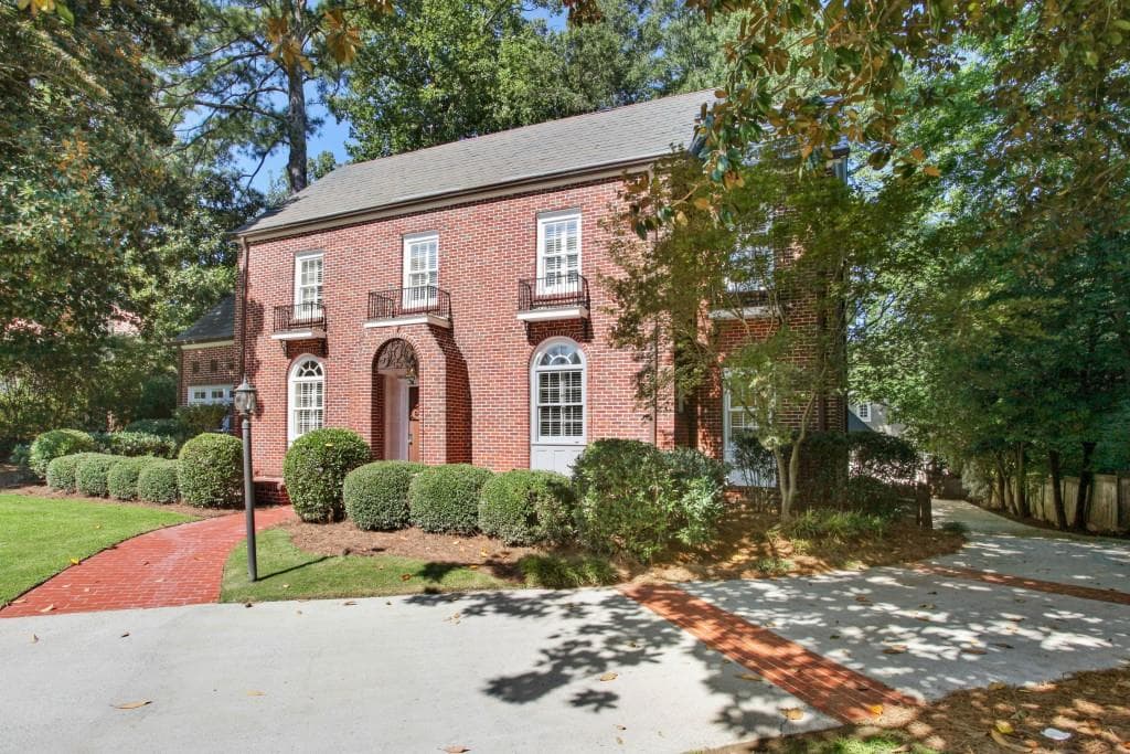 4 bedroom, 4,240 sq ft single family residence sold at 1118 Oxford Road, Atlanta, GA 30306