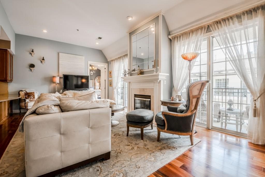 3 bedroom, 1,600 sq ft condominium sold at 3101 Howell Mill Road 313, Atlanta, GA 30327