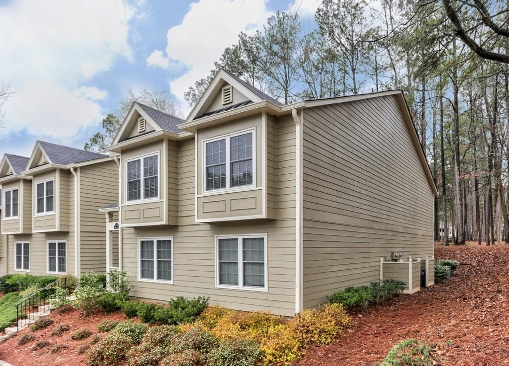 2 bedroom, 1,436 sq ft condominium sold at 18 Doranne Court, Smyrna, GA 30080