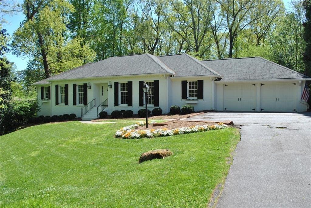 3 bedroom, 2,651 sq ft single family residence sold at 4730 Merlendale Drive, Atlanta, GA 30327