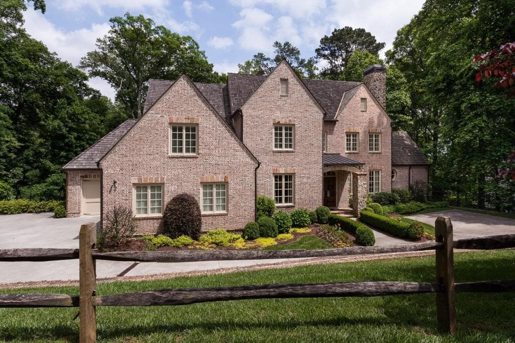 7 bedroom, 8,512 sq ft single family residence sold at 2681 Arden Road, Atlanta, GA 30327