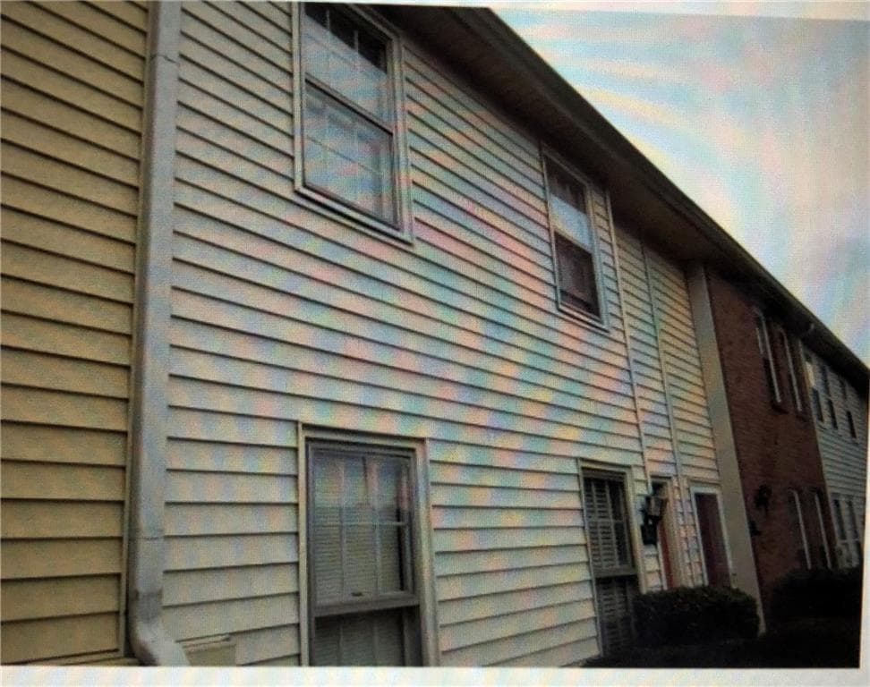 2 bedroom, 1,240 sq ft townhouse sold at 1026 Old Holcomb Bridge Road, Roswell, GA 30076