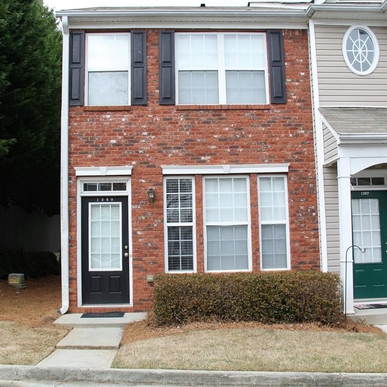 2 bedroom, 1,398 sq ft townhouse sold at 1369 Penhurst Drive, Lawrenceville, GA 30043