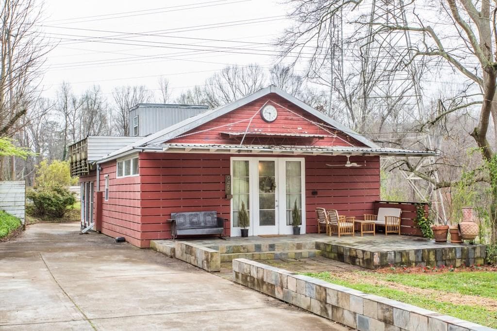 945 Bruce Circle, Atlanta, GA 30316 — most recent listing photo
