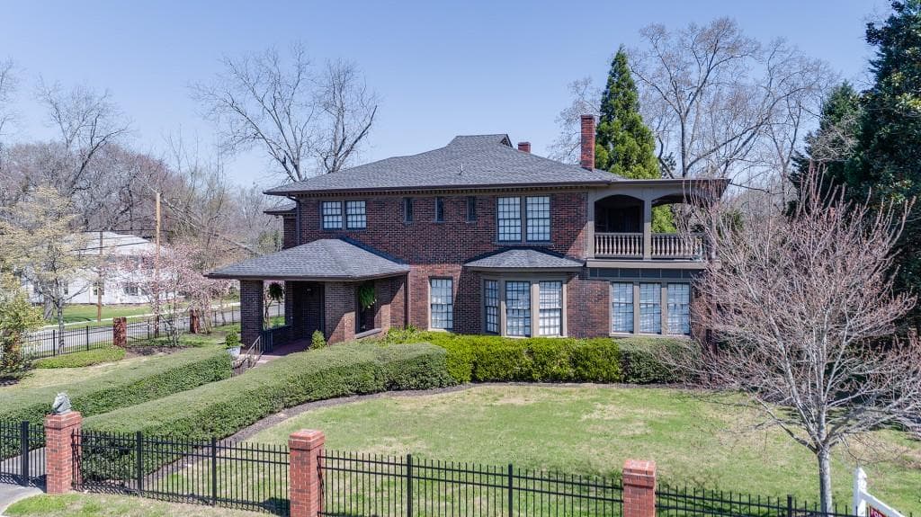 5 bedroom, 4,216 sq ft single family residence sold at 31 W Stephens Street, Winder, GA 30680