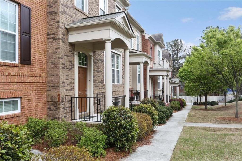 3 bedroom, 1,864 sq ft townhouse sold at 2285 Millhaven Street 18, Smyrna, GA 30080
