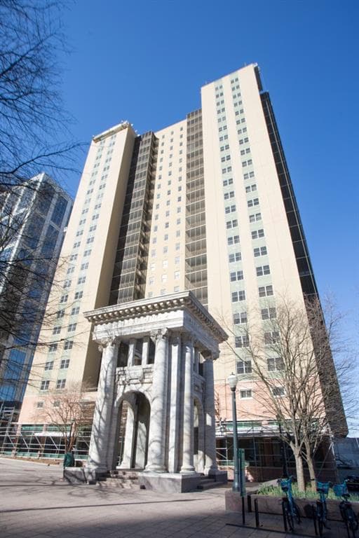 2 bedroom, 677 sq ft condominium sold at 300 Peachtree Street 6i, Atlanta, GA 30308