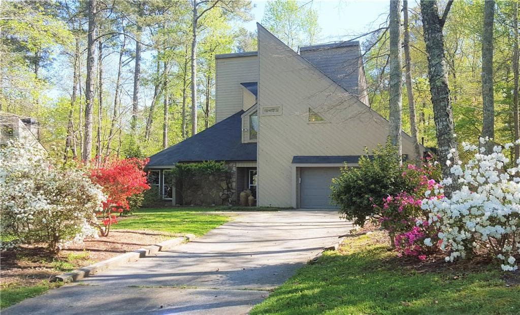3 bedroom, 1,875 sq ft single family residence sold at 2205 Cedar Forks Drive, Marietta, GA 30062