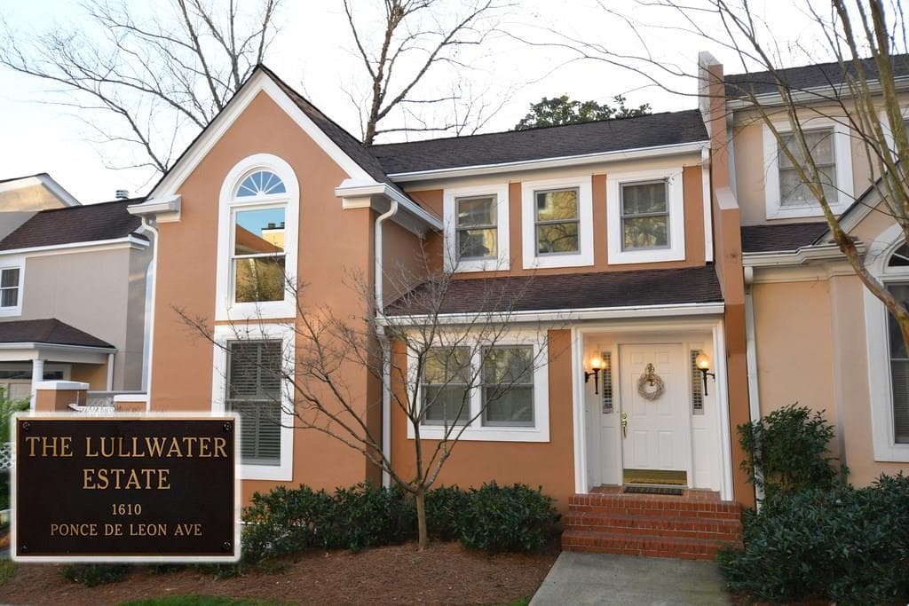 4 bedroom, 2,801 sq ft townhouse sold at 19 Lullwater Estate, Atlanta, GA 30307