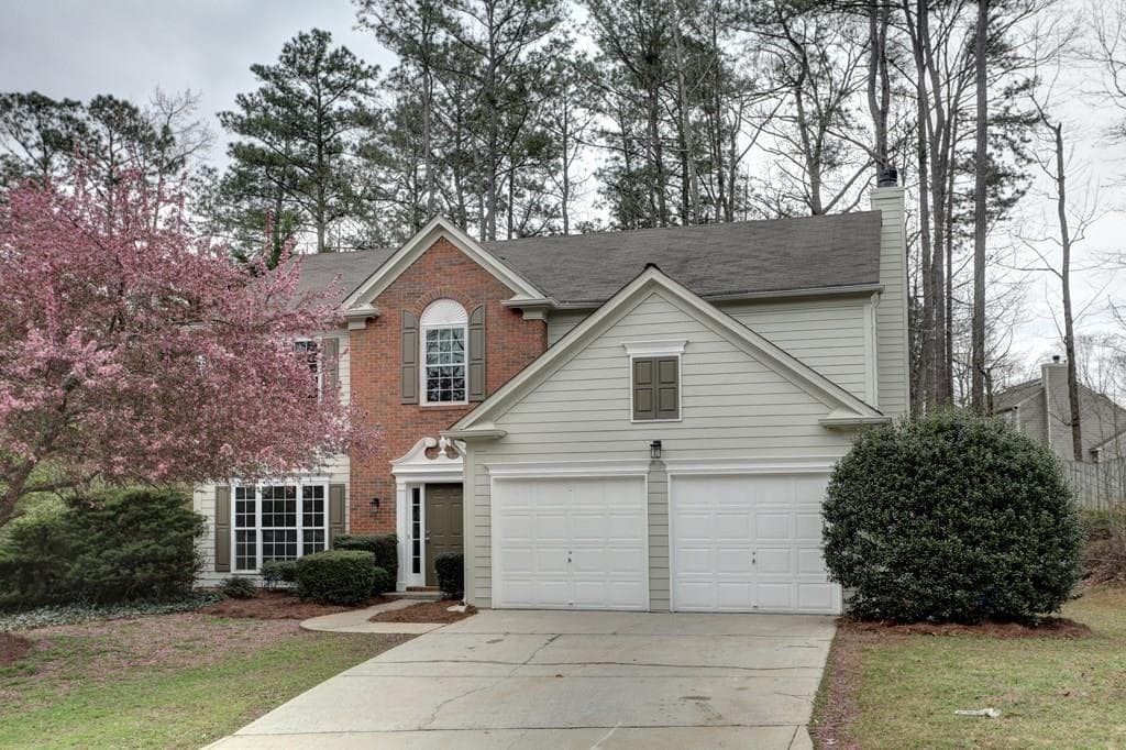 4 bedroom, 2,196 sq ft single family residence sold at 2438 Traywick Chase, Alpharetta, GA 30004