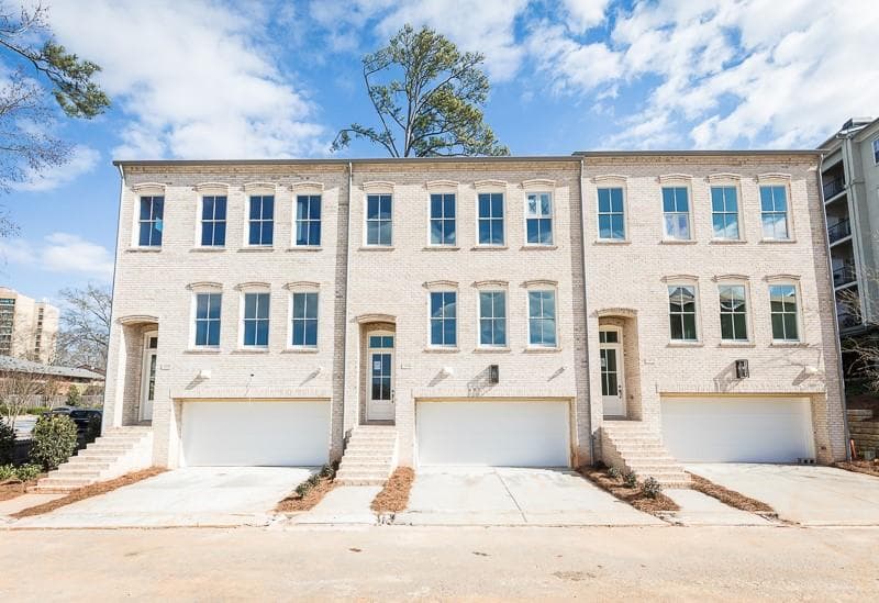 4 bedroom, 2,806 sq ft townhouse sold at 3454 Landen Pine Court 25, Atlanta, GA 30305