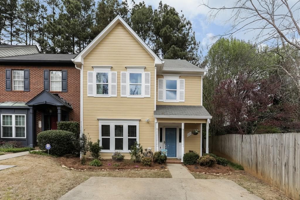 2 bedroom, 1,620 sq ft townhouse sold at 2213 Vinings North Lane, Smyrna, GA 30080