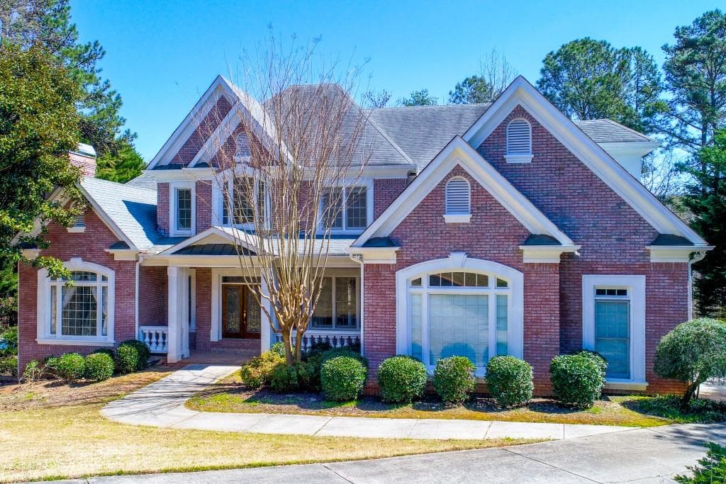 5 bedroom single family residence sold at 8840 Old Southwick Pass, Alpharetta, GA 30022