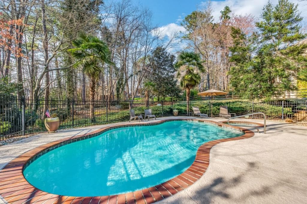 5 bedroom, 4,031 sq ft single family residence sold at 560 Flying Scot Way, Alpharetta, GA 30005