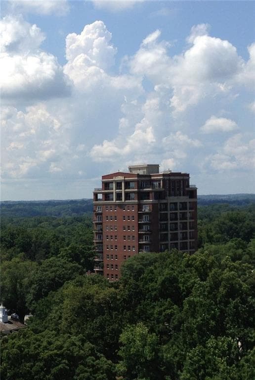 2 bedroom, 4,391 sq ft condominium sold at 2724 Peachtree Road 301, Atlanta, GA 30305