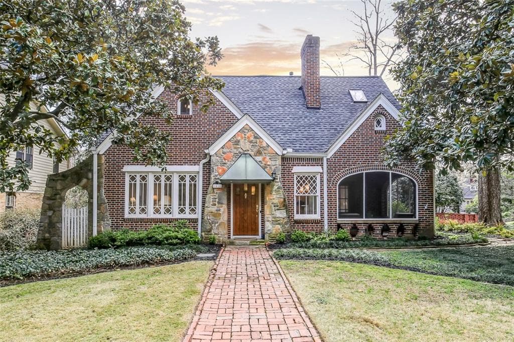 3 bedroom, 2,785 sq ft single family residence sold at 1618 Emory Road, Atlanta, GA 30306