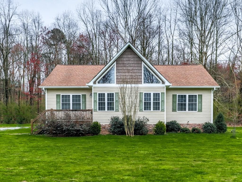 3 bedroom, 1,750 sq ft single family residence sold at 315 Cartecay River Run, Ellijay, GA 30536
