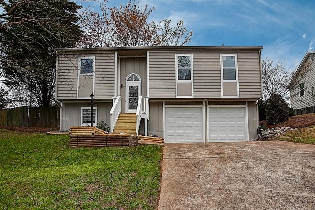 4 bedroom, 1,700 sq ft single family residence sold at 1821 hickory creek Court, Acworth, GA 30102