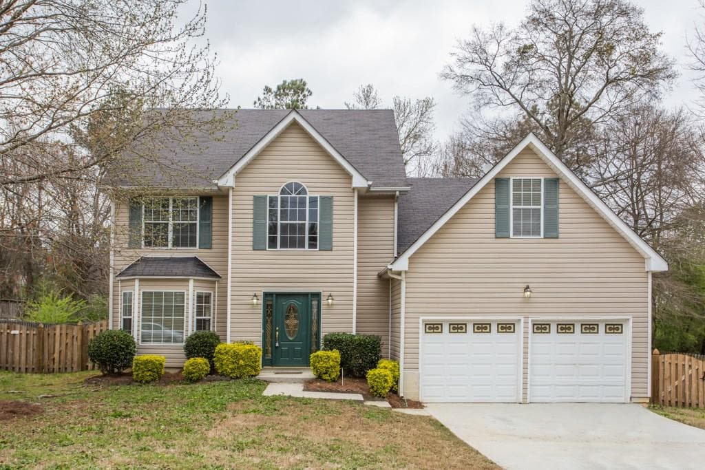 4 bedroom, 2,450 sq ft single family residence sold at 281 Fox Run, Loganville, GA 30052