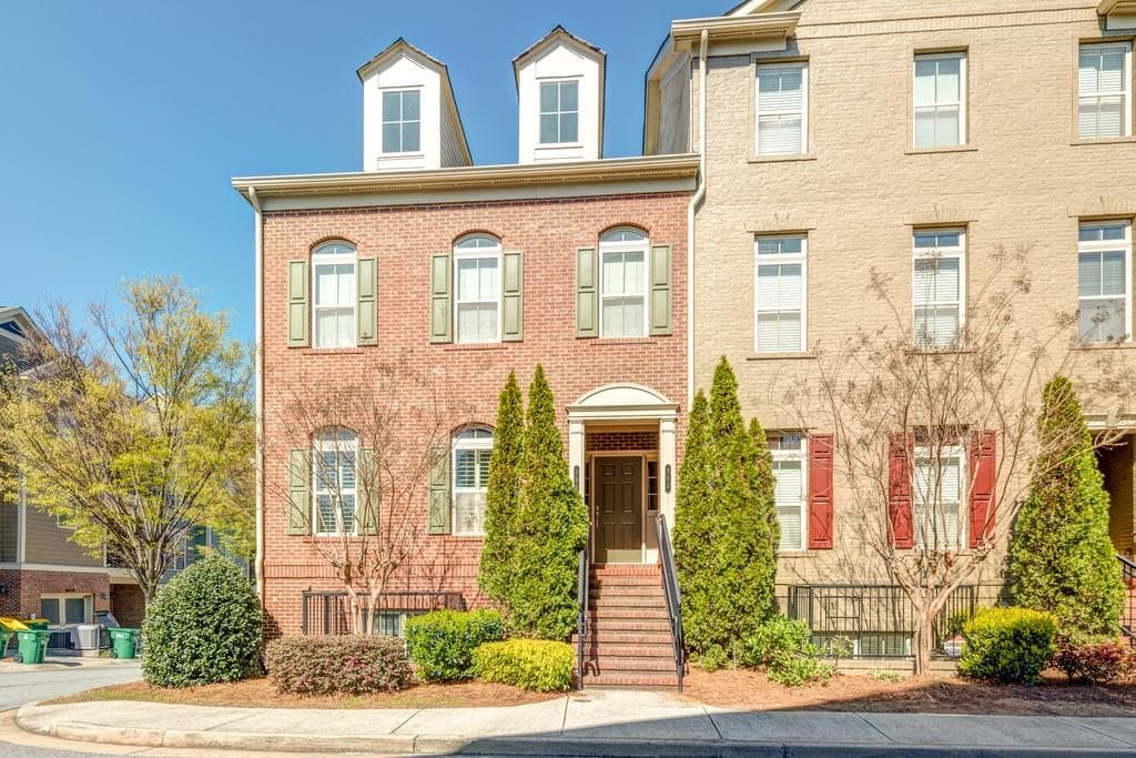 2 bedroom, 1,160 sq ft townhouse sold at 751 Berrydale Drive, Atlanta, GA 30328