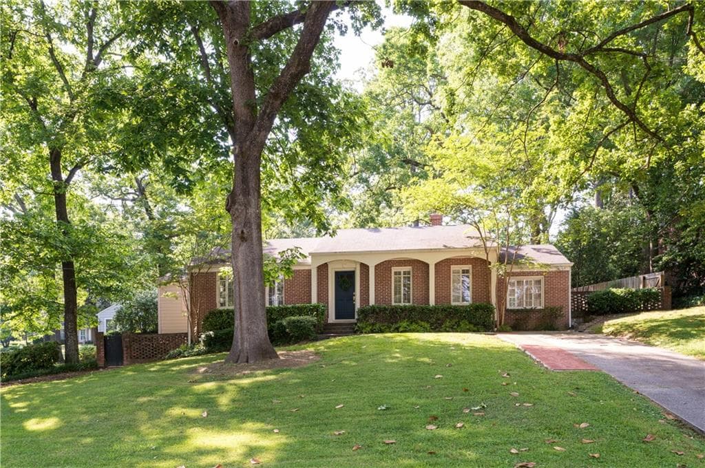 3 bedroom, 1,620 sq ft single family residence sold at 1794 Walthall Drive, Atlanta, GA 30318