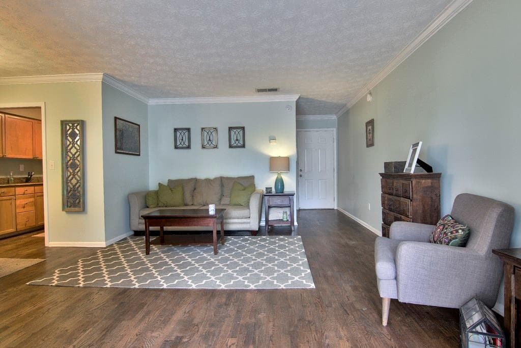 1 bedroom, 794 sq ft condominium sold at 1150 Collier Road L13, Atlanta, GA 30318