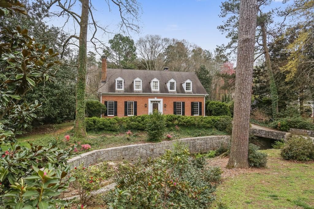 4 bedroom, 3,590 sq ft single family residence sold at 2853 Careygate, Atlanta, GA 30305