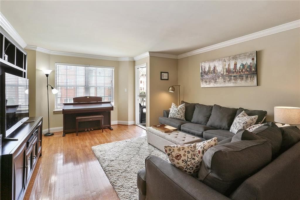 1 bedroom, 690 sq ft condominium sold at 4105 Chastain Park Court, Atlanta, GA 30342