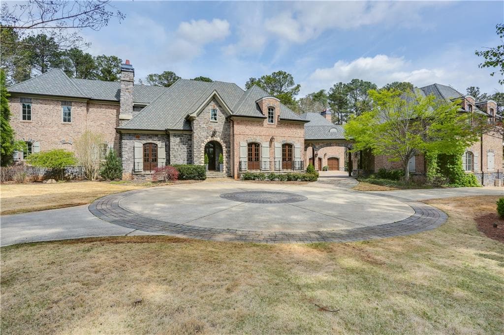 4 bedroom, 10,028 sq ft single family residence sold at 1110 Mayfield Road, Alpharetta, GA 30009