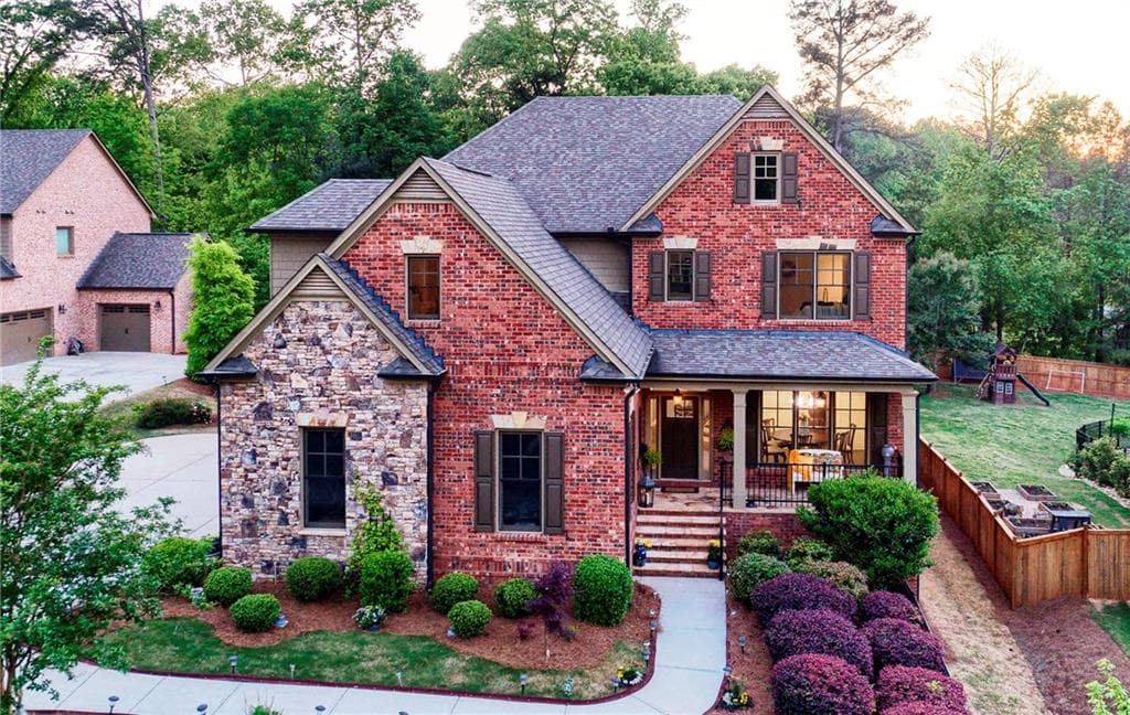 6 bedroom, 5,240 sq ft single family residence sold at 11880 Old Station Place, Alpharetta, GA 30004
