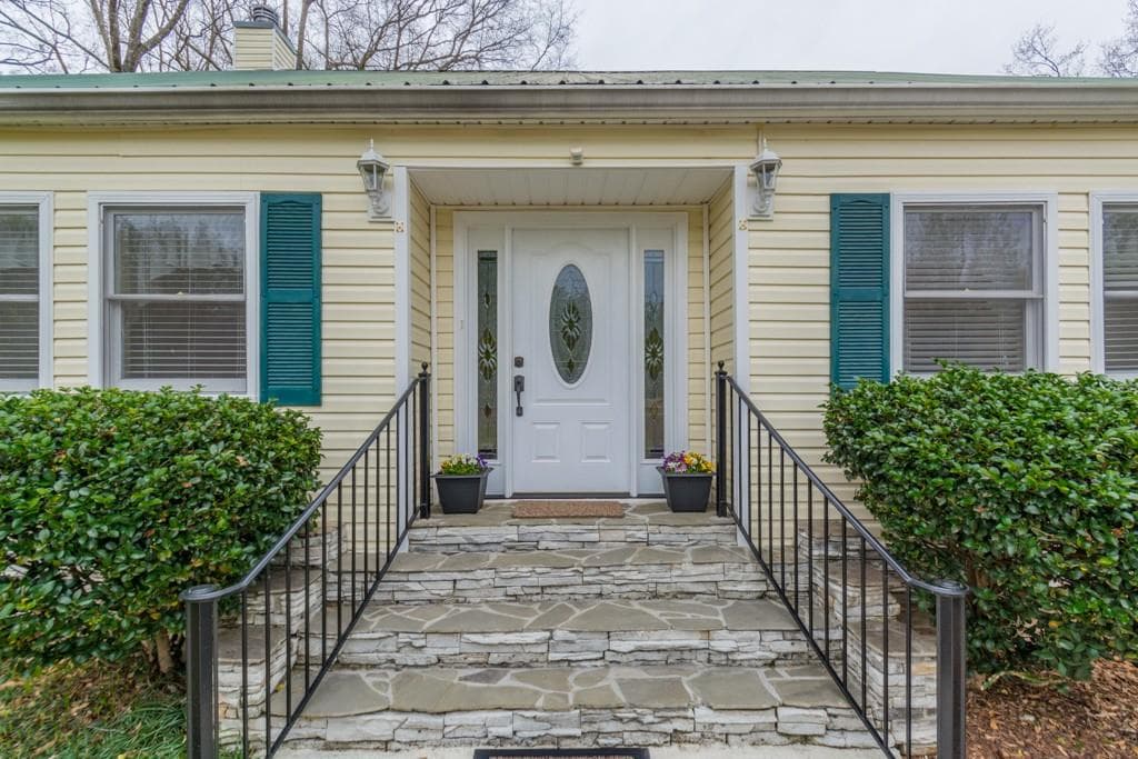 84 Travelers Point, Toccoa, GA 30577 — most recent listing photo
