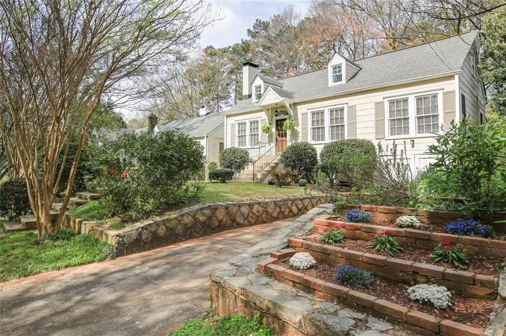 3 bedroom, 1,616 sq ft single family residence sold at 211 Missionary Drive, Decatur, GA 30030