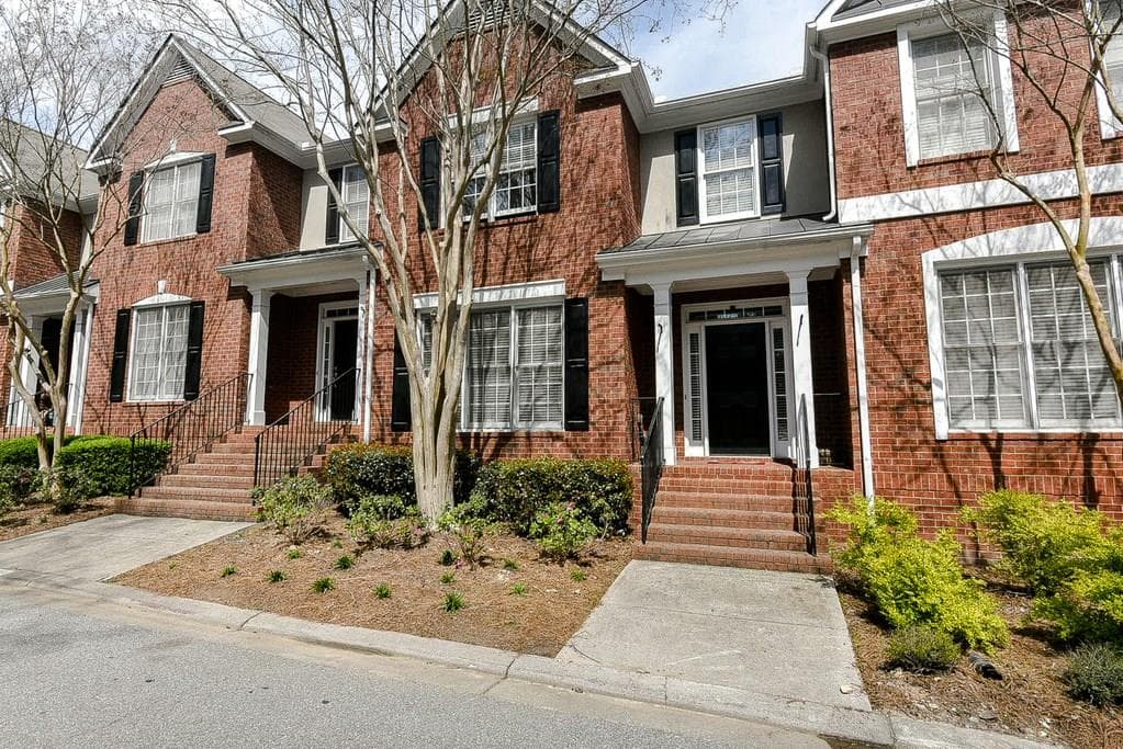 3 bedroom, 2,368 sq ft townhouse sold at 4725 Longcourt Drive, Atlanta, GA 30339