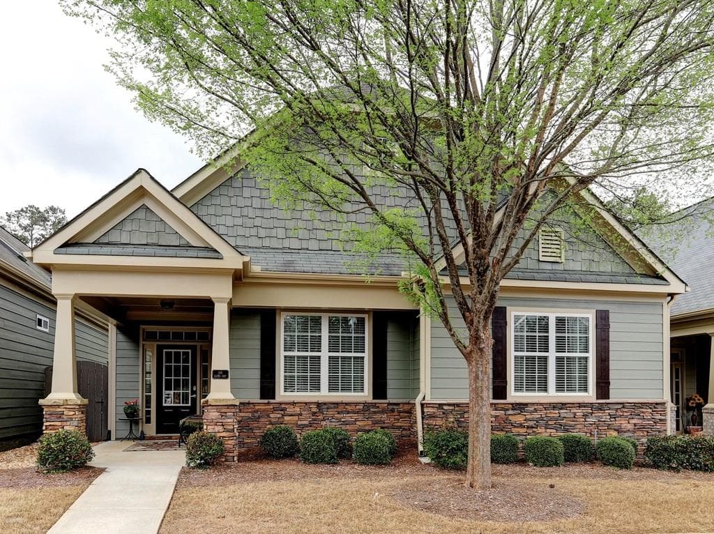 3 bedroom, 2,369 sq ft single family residence sold at 325 Glens Way, Woodstock, GA 30188