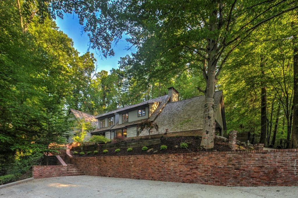 6 bedroom single family residence sold at 450 Valley Road, Atlanta, GA 30305