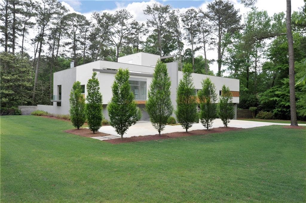 3 bedroom, 2,984 sq ft single family residence sold at 3061 Nancy Creek Road, Atlanta, GA 30327