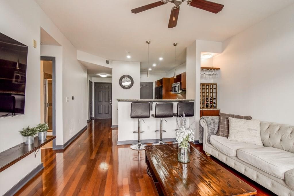 1 bedroom, 832 sq ft condominium sold at 390 17th Street 5021, Atlanta, GA 30363