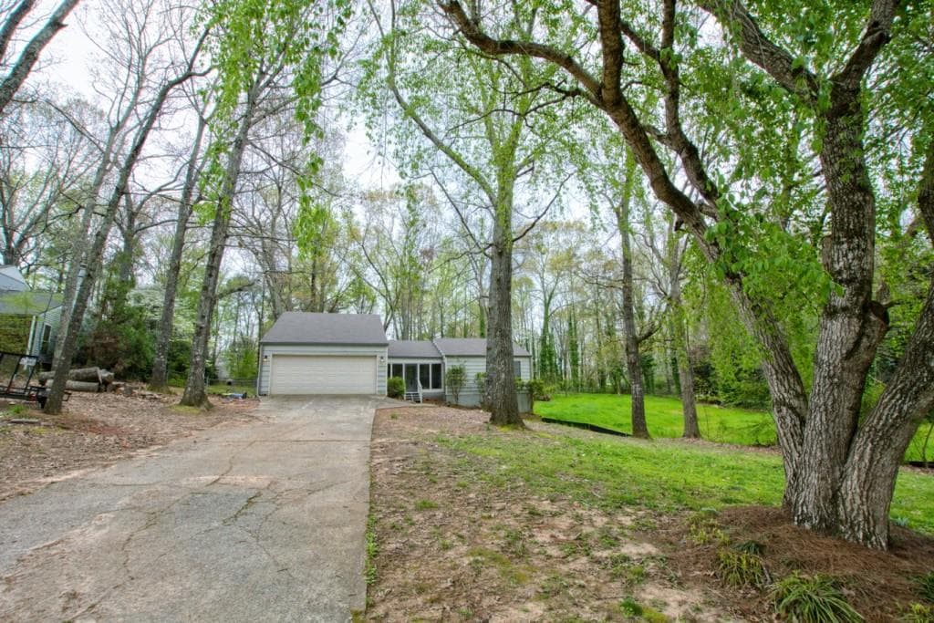 3 bedroom, 1,654 sq ft single family residence sold at 5421 S LAKE Drive, Douglasville, GA 30135