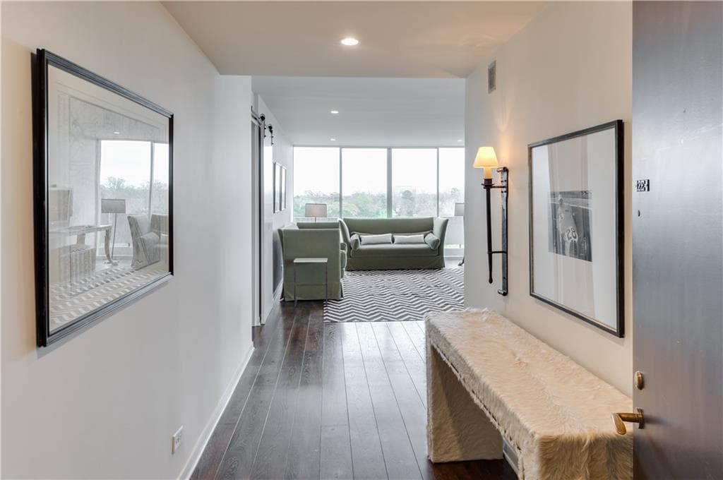 2 bedroom, 1,594 sq ft condominium sold at 2575 Peachtree Road 12E, Atlanta, GA 30305