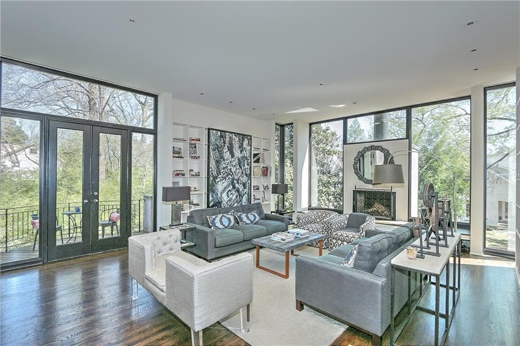 4 bedroom, 3,309 sq ft single family residence sold at 2605 Brookwood Drive, Atlanta, GA 30305