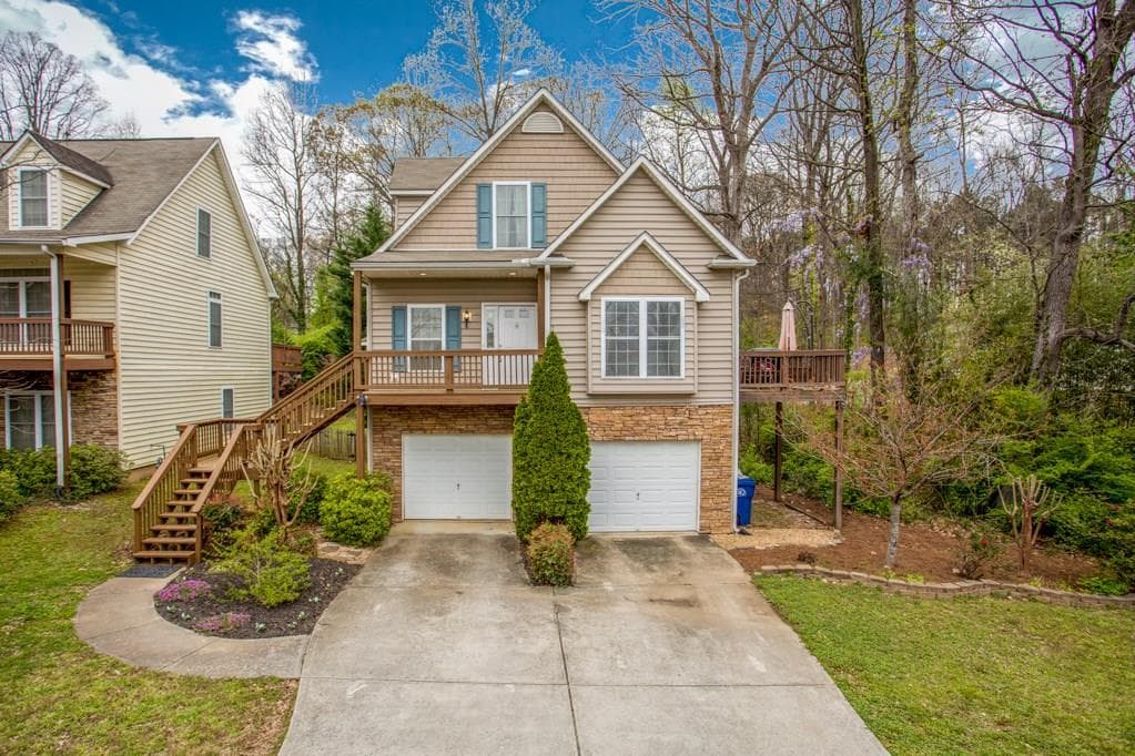4 bedroom, 2,300 sq ft single family residence sold at 1768 Plymouth Road, Atlanta, GA 30318