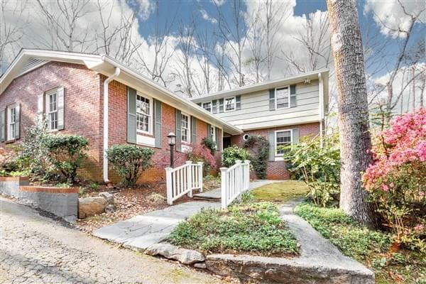 5 bedroom, 3,158 sq ft single family residence sold at 1010 Mason Woods Drive, Atlanta, GA 30329