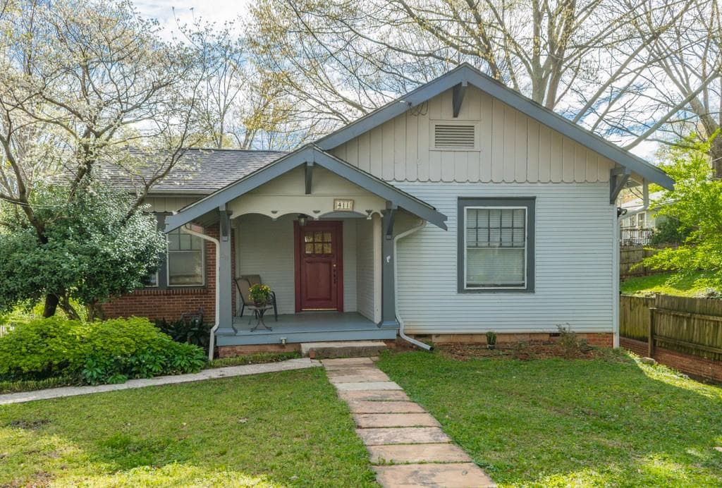 3 bedroom, 2,299 sq ft single family residence sold at 411 Ridgewood Road, Atlanta, GA 30307
