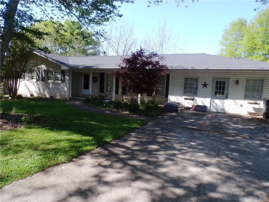 3 bedroom, 2,146 sq ft single family residence sold at 131 Holiday Road, Buford, GA 30518