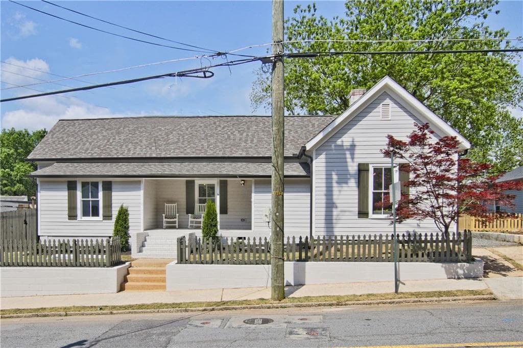 3 bedroom, 1,912 sq ft single family residence sold at 395 Campbell Hill Street, Marietta, GA 30060