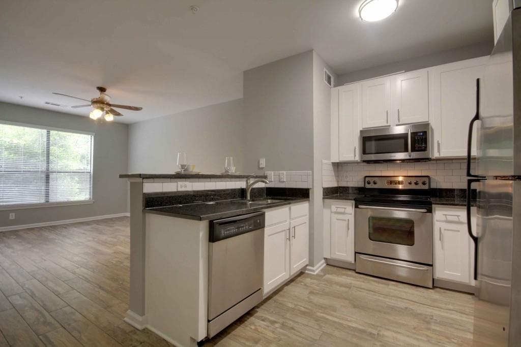 2 bedroom, 900 sq ft condominium sold at 821 Ralph Mcgill Boulevard 2306, Atlanta, GA 30306