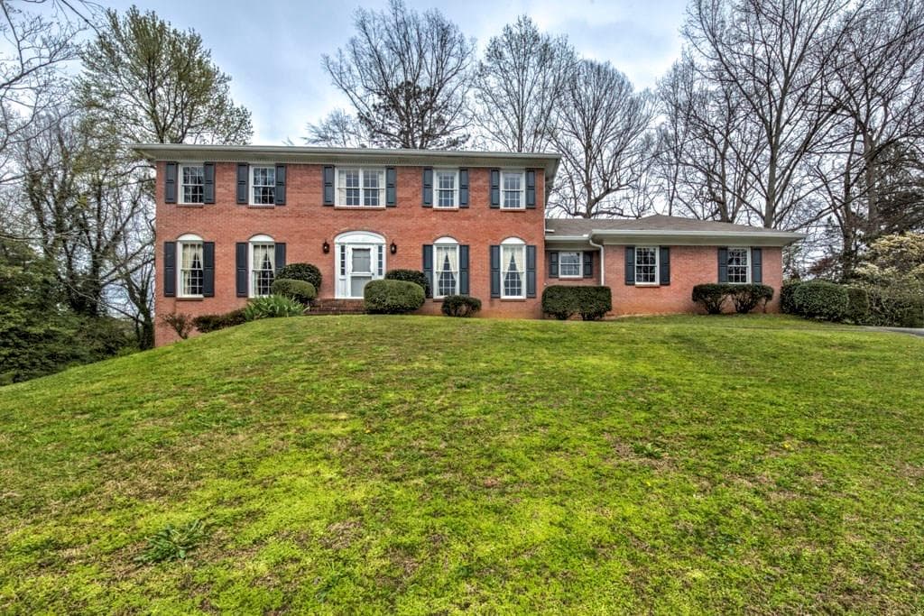 2380 Fenhurst Place, Dunwoody, GA 30338 — most recent listing photo