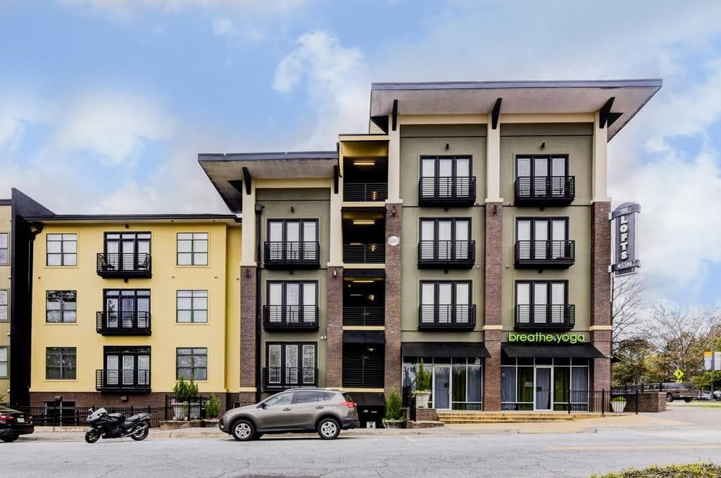 1 bedroom, 713 sq ft condominium sold at 5300 Peachtree Road 502, Chamblee, GA 30341